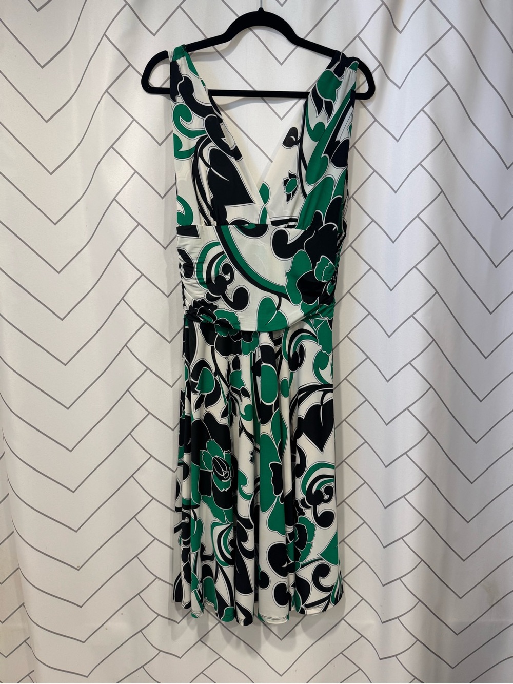 Ariella Green, Black & White Floral V-Neck Dress